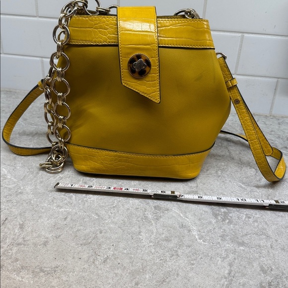 Topshop Yellow Crossbody bag with detatchable Chain and Strap Handles. - Picture 2 of 9
